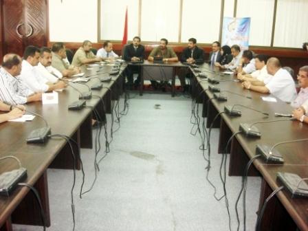 د. الجفري لدى ترؤسه الاجتماع الاستثنائي المشترك أمس